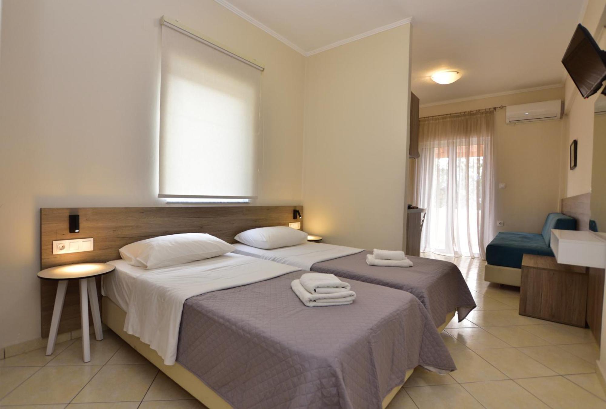 Flisvos Rooms Palaiochora Exterior foto
