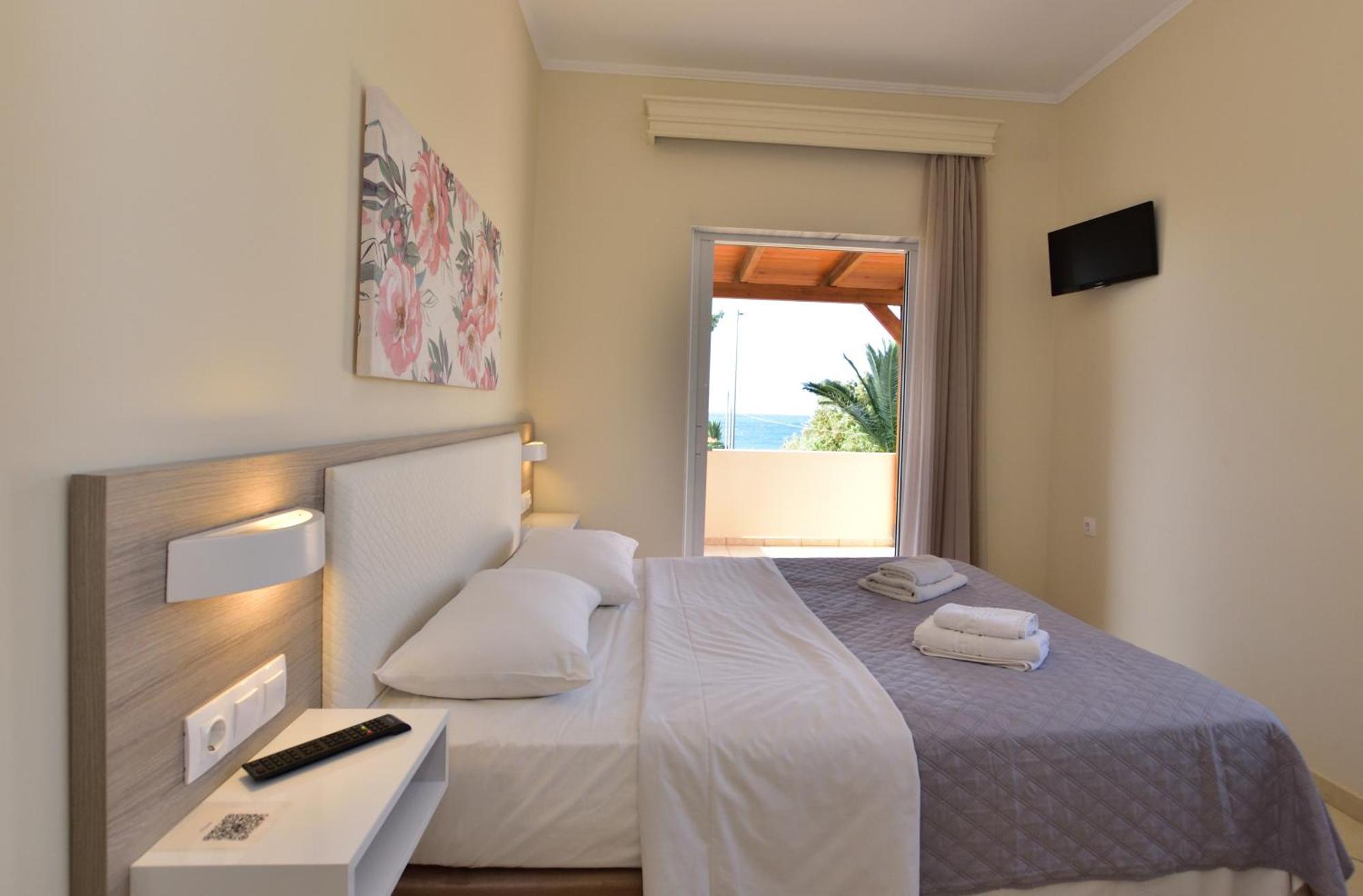 Flisvos Rooms Palaiochora Exterior foto